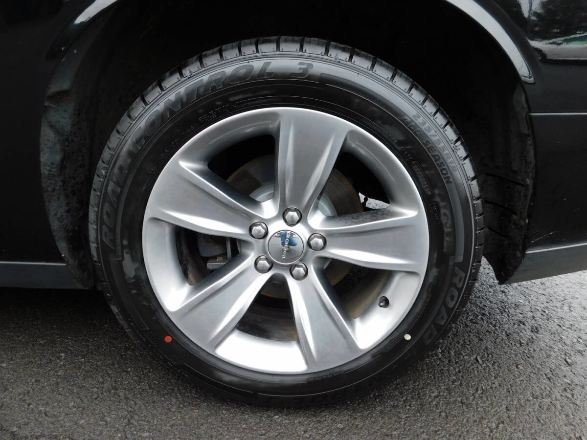 Used 2015 Dodge Challenger SXT image 22