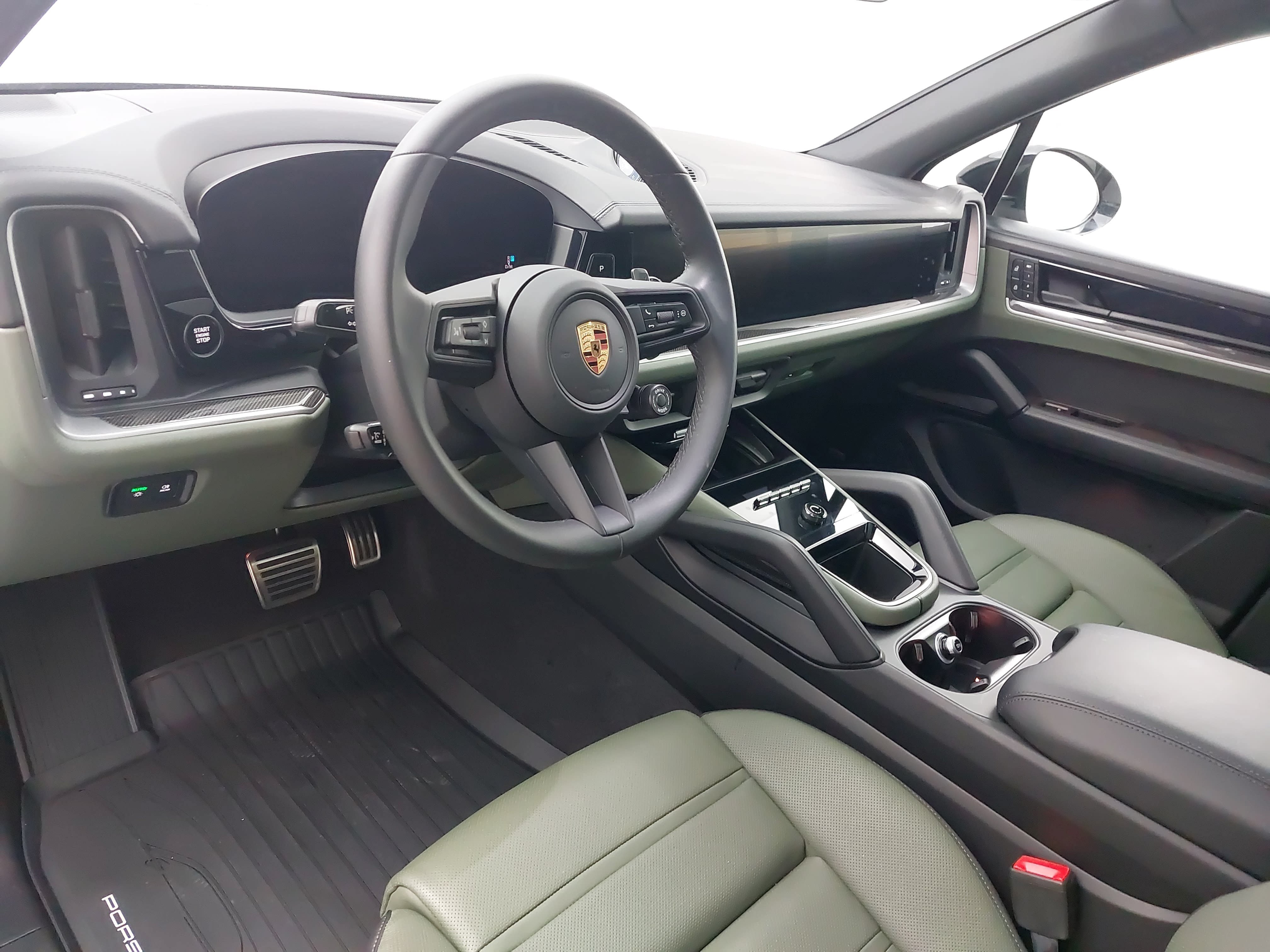 Certified 2025 Porsche Cayenne E-Hybrid AWD/4WD image 4