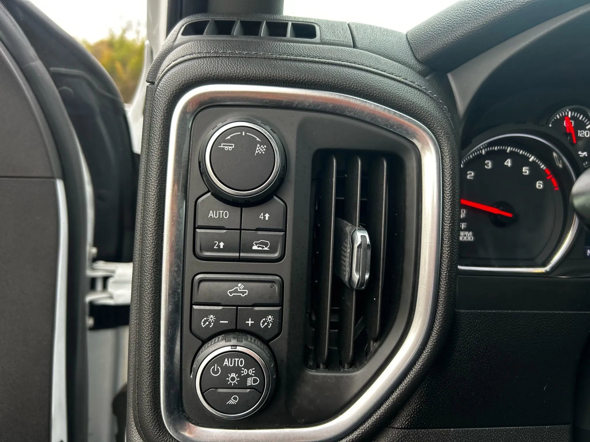 Used 2019 Chevrolet Silverado 1500 LT w/ All-Star Edition image 13