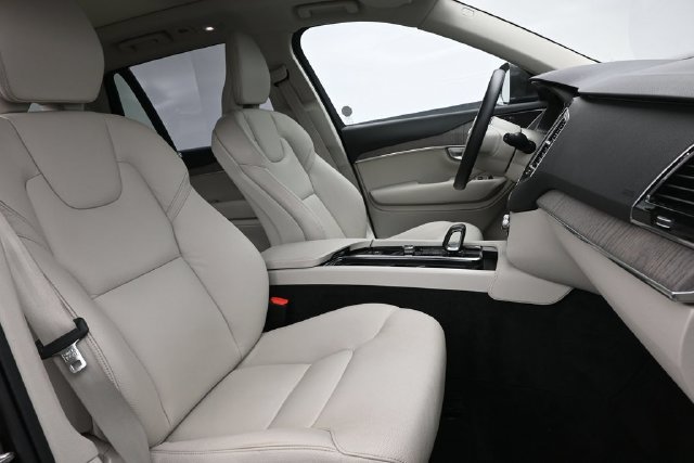 Used 2024 Volvo XC90 B5 Plus w/ Protection Package AWD/4WD image 33