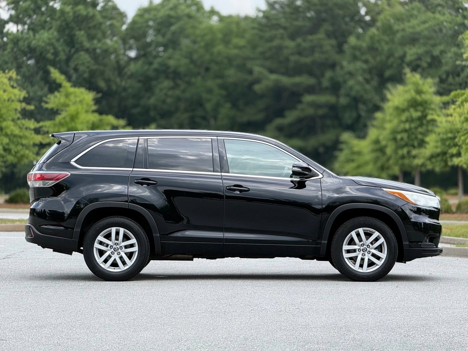 Used 2016 Toyota Highlander LE FWD image 12