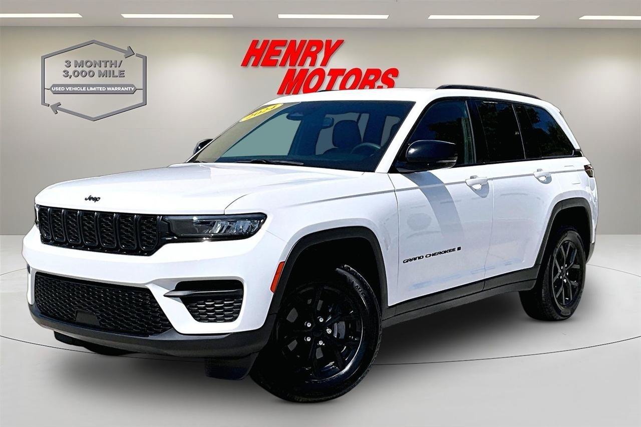 Used 2024 Jeep Grand Cherokee Altitude AWD/4WD image 3