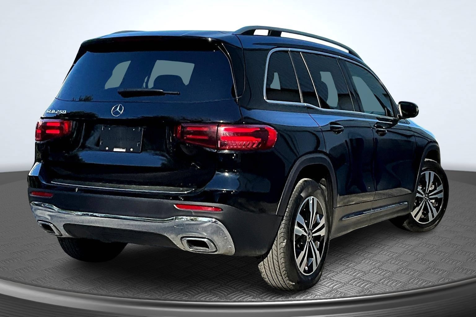 Used 2025 Mercedes-Benz GLB 250 image 7