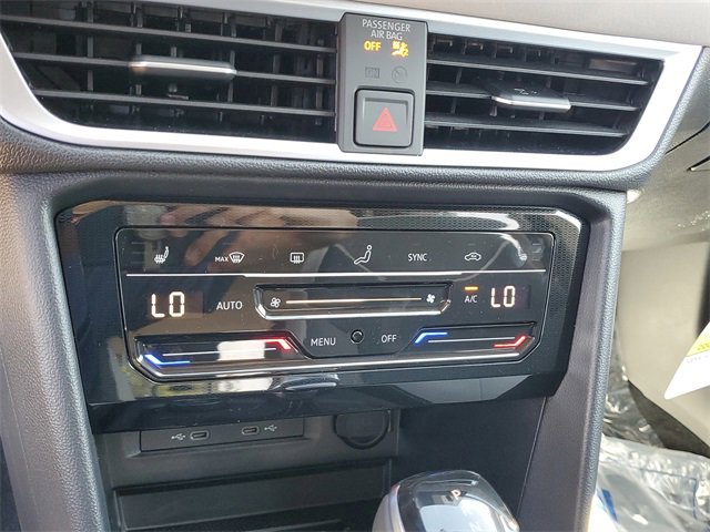 New 2025 Volkswagen Taos SE image 29