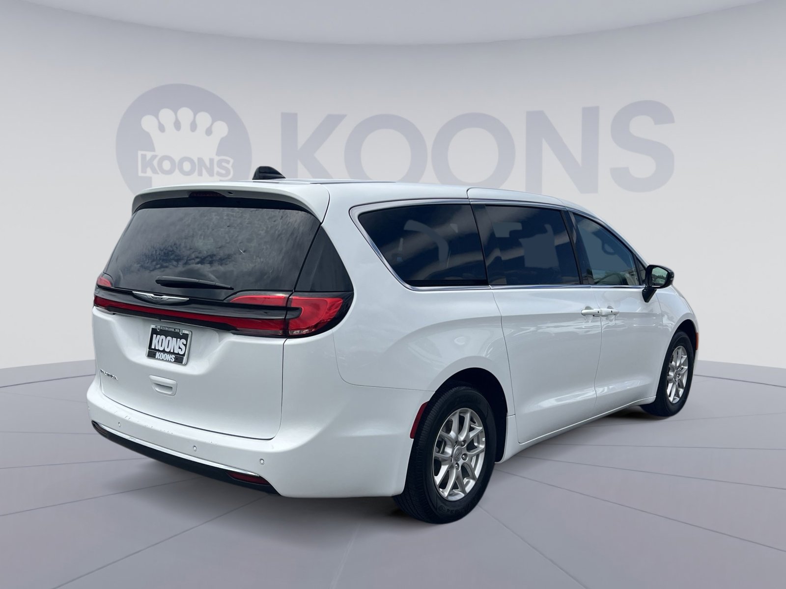 Used 2025 Chrysler Pacifica Select FWD image 16