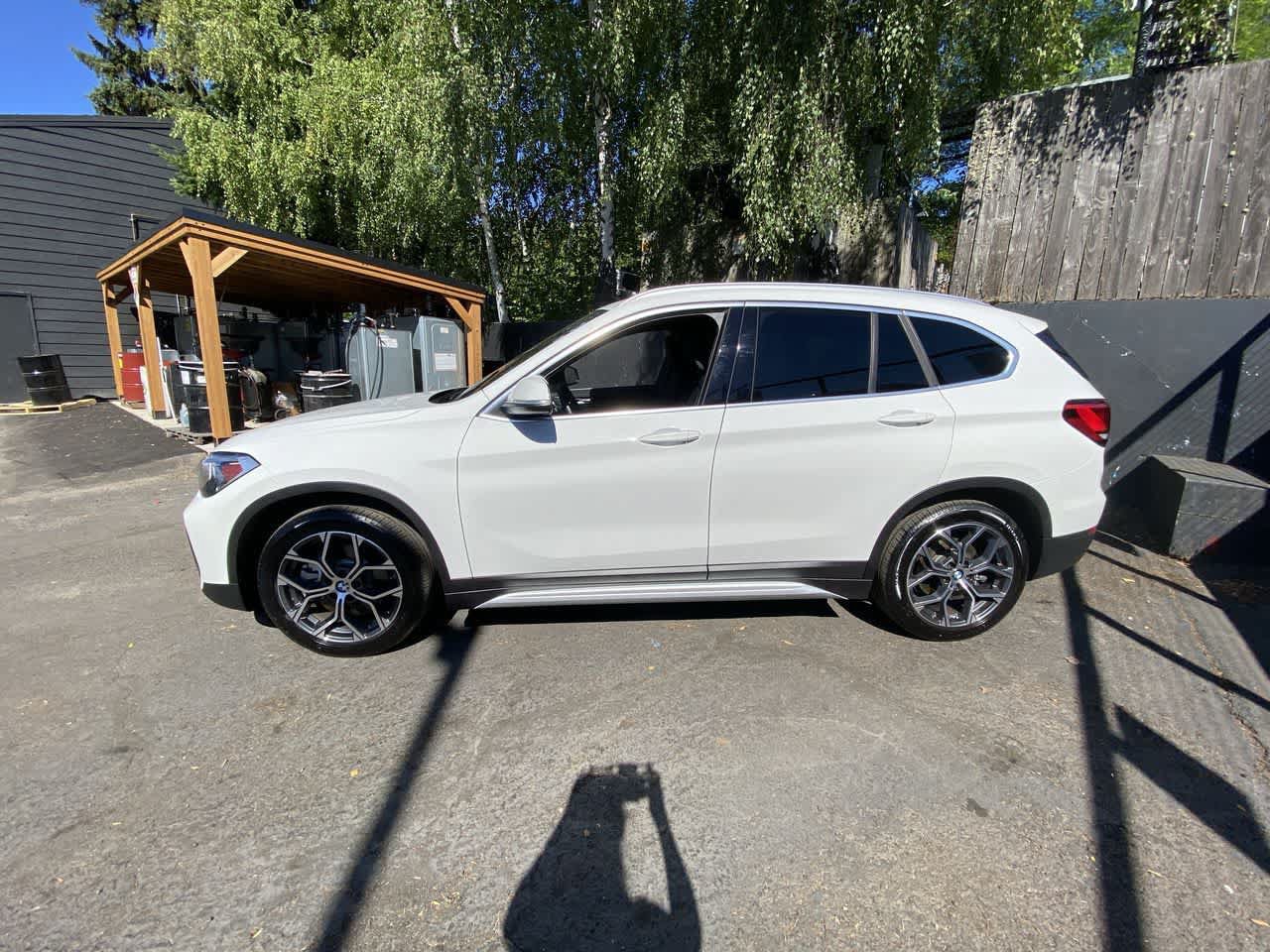 Used 2021 BMW X1 xDrive28i w/ Premium Package AWD/4WD image 3
