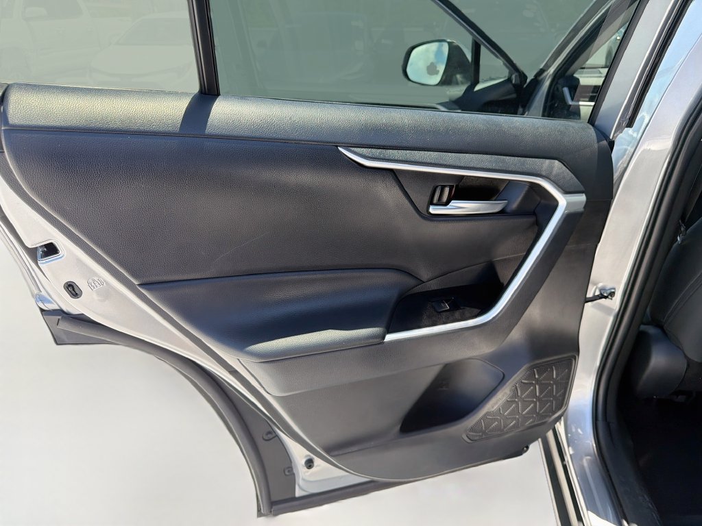Used 2025 Toyota RAV4 XLE FWD image 25