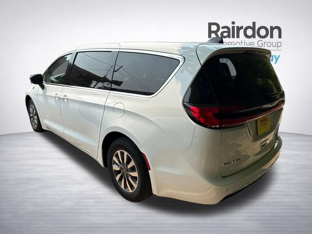 Used 2024 Chrysler Pacifica Limited FWD image 5