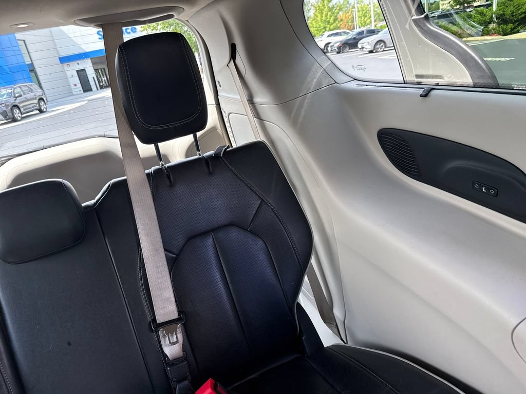Used 2022 Chrysler Pacifica Limited FWD image 23