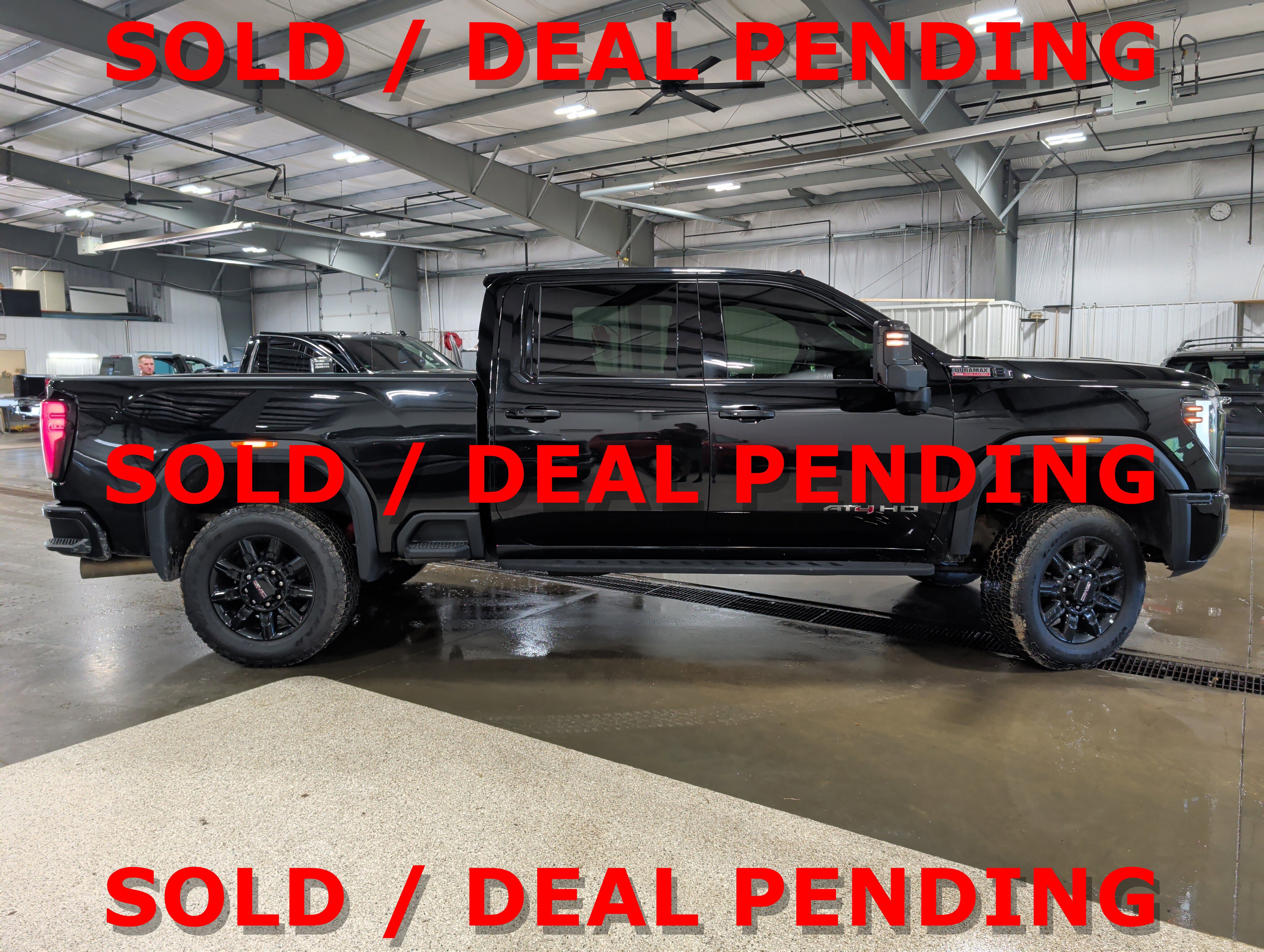 Used 2024 GMC Sierra 2500 AT4 w/ AT4 Premium Plus Package AWD/4WD image 2