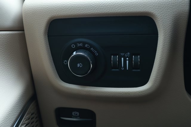 Certified 2022 Jeep Grand Cherokee L Limited image 16