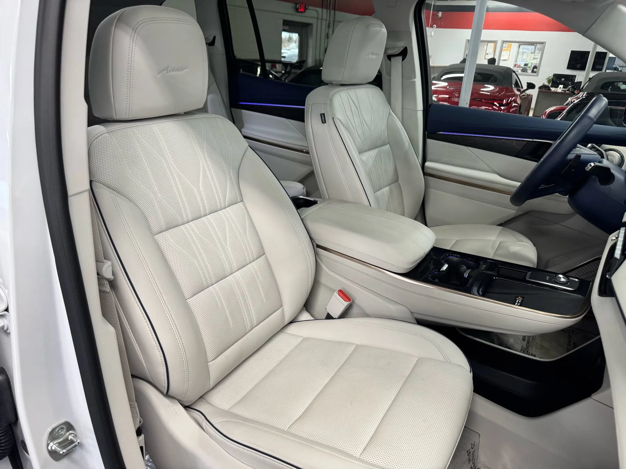 Used 2025 Buick Enclave Avenir w/ LPO, Floor Liner Package FWD image 34