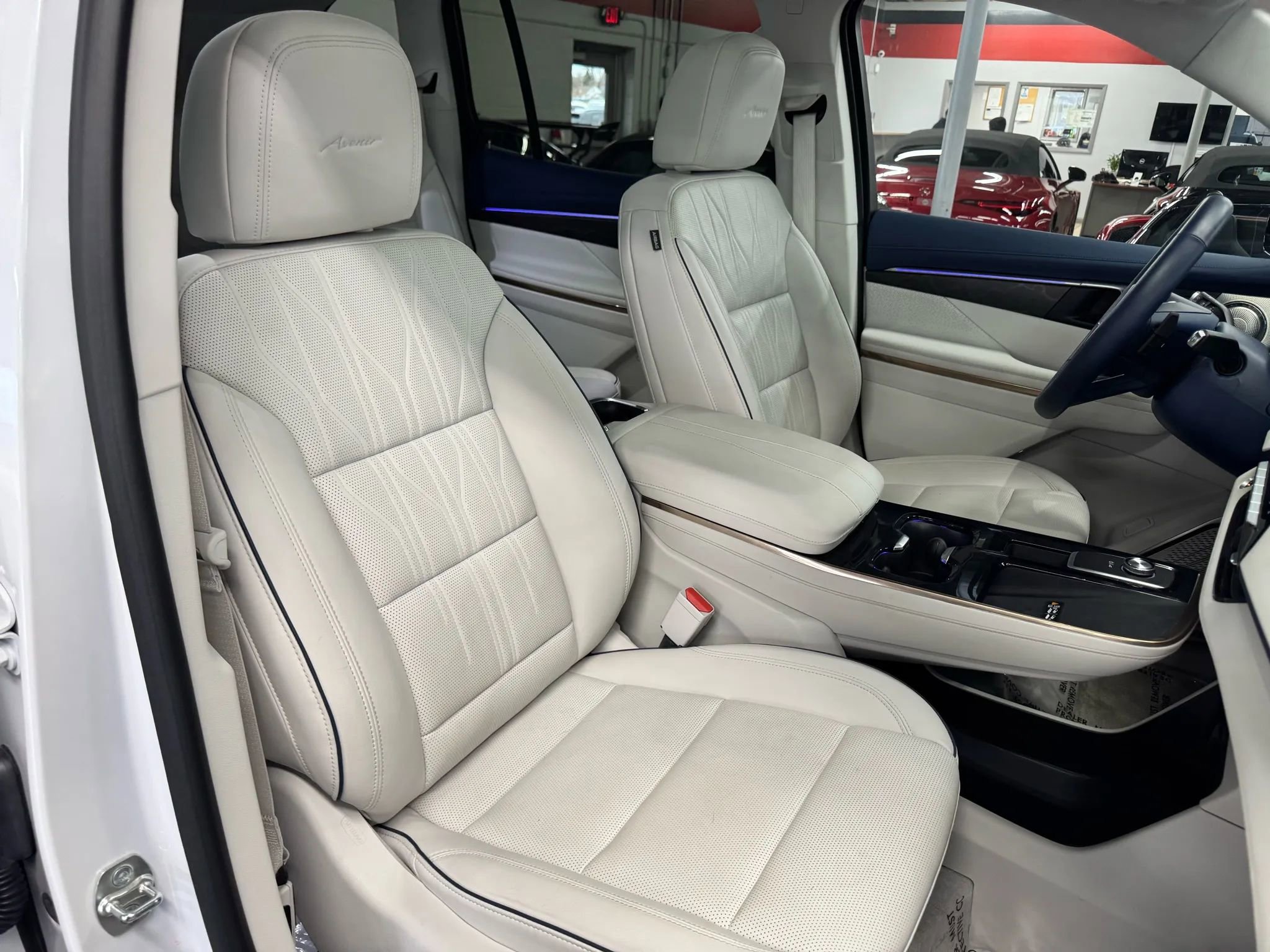 Used 2025 Buick Enclave Avenir w/ LPO, Floor Liner Package image 34