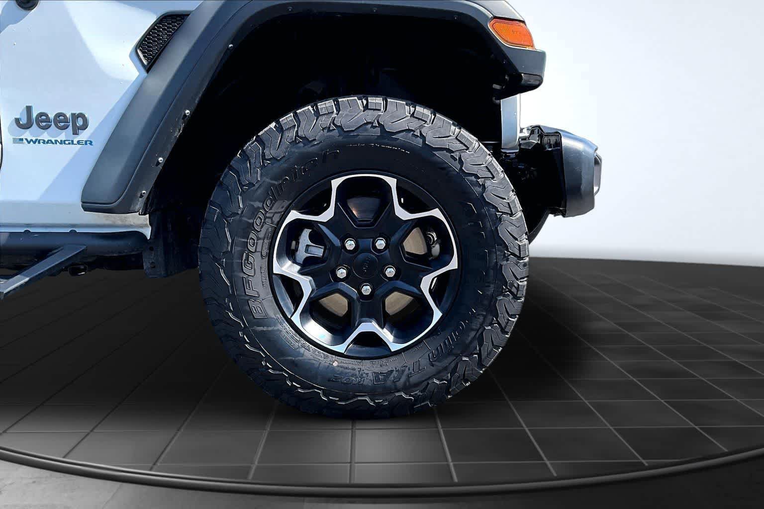 Used 2023 Jeep Wrangler Unlimited Rubicon 4xe w/ Cold Weather Group AWD/4WD image 34