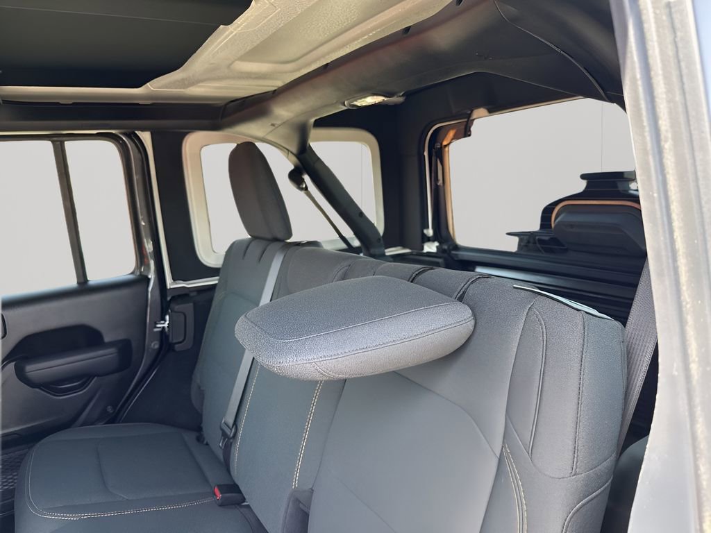 Used 2024 Jeep Wrangler Willys image 19