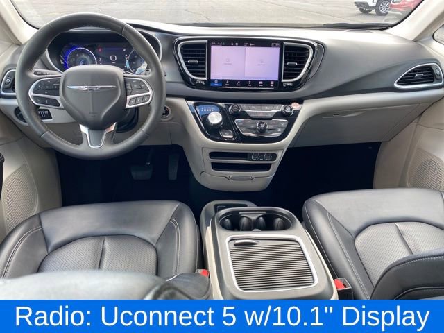 Used 2024 Chrysler Pacifica Touring-L image 6