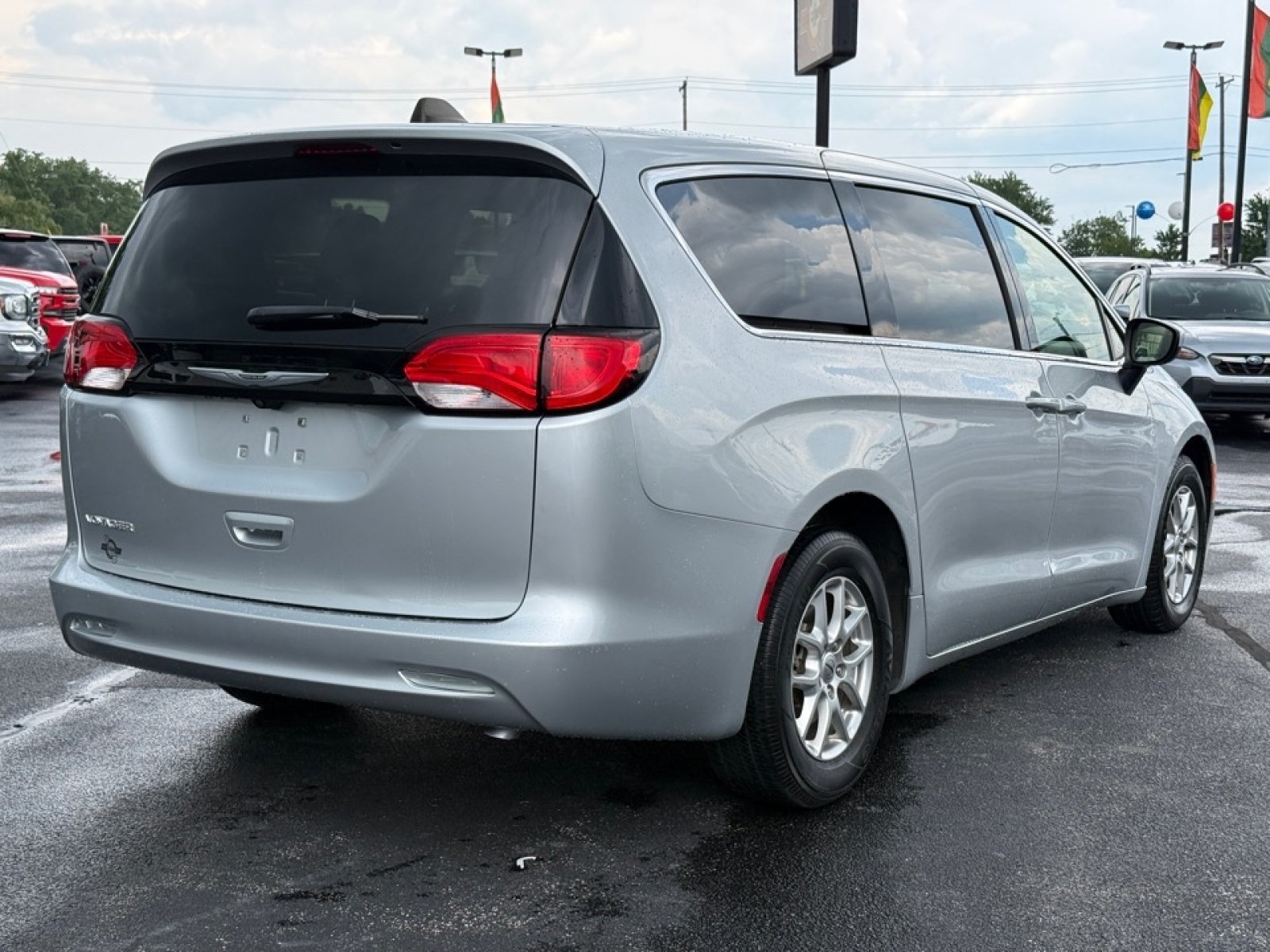 Used 2023 Chrysler Voyager LX FWD image 8
