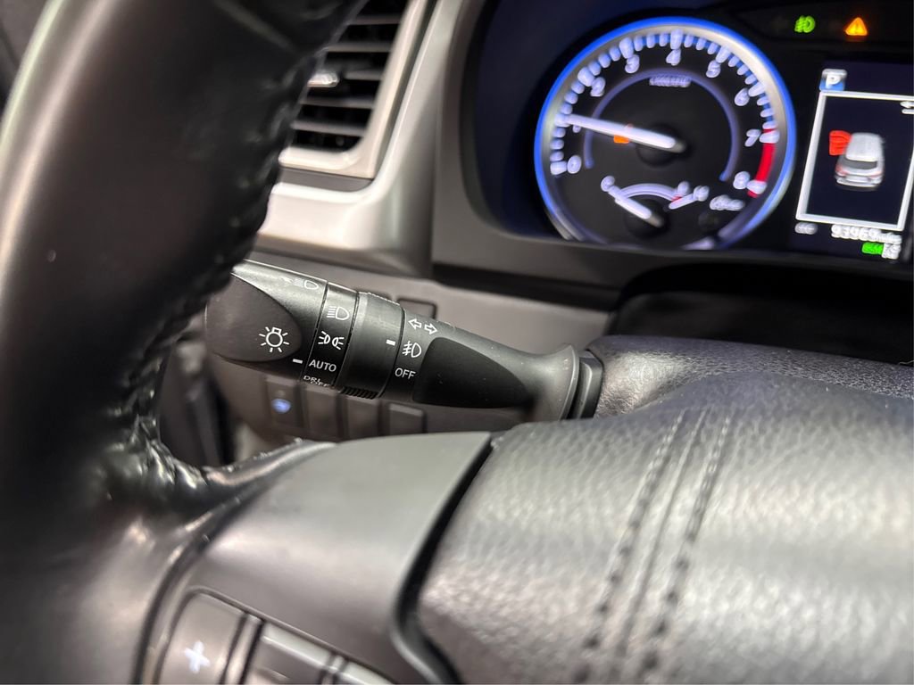 Used 2017 Toyota Highlander XLE w/ Carpet Mat Package image 27