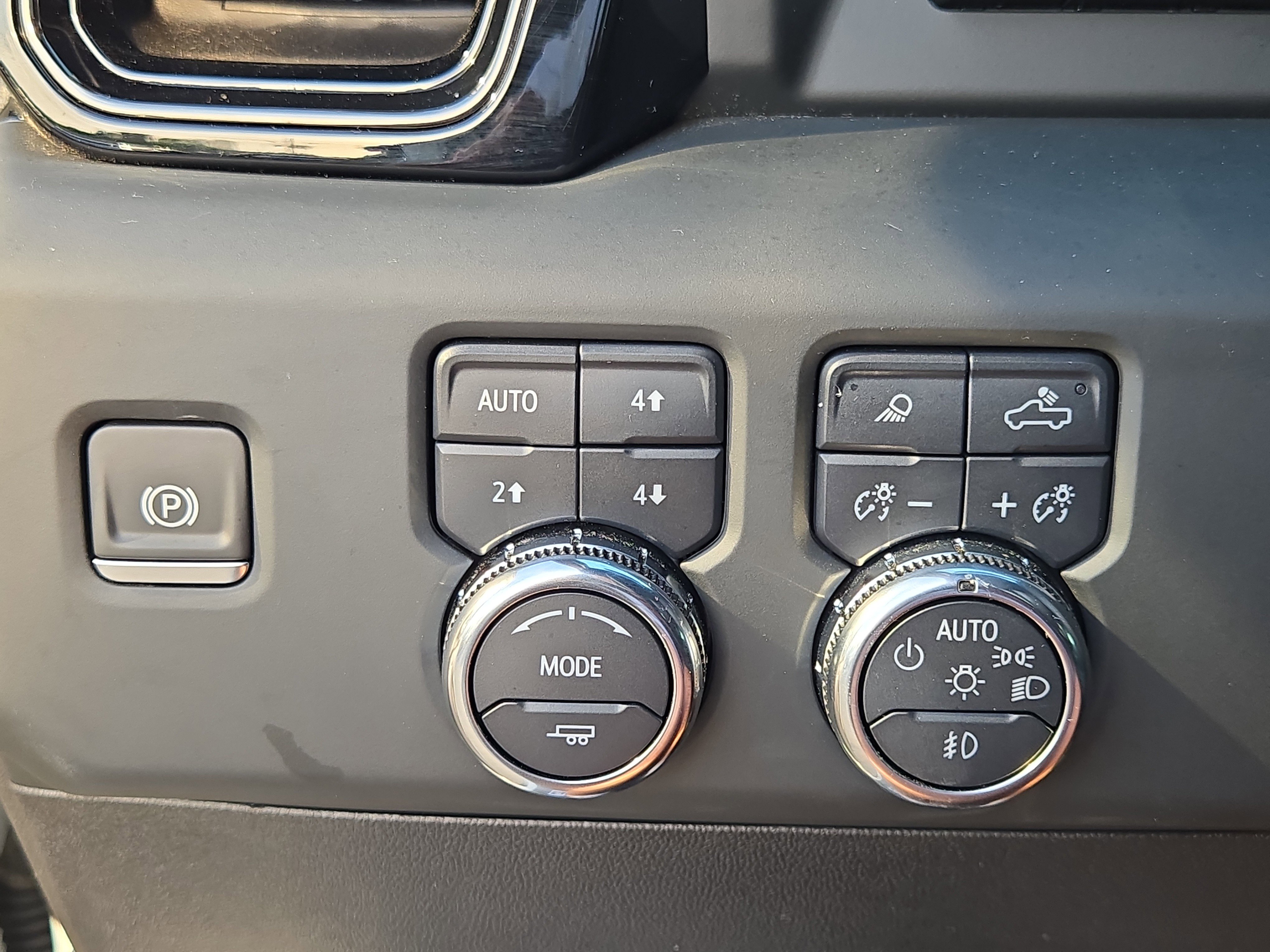 Used 2024 GMC Sierra 2500 AT4X image 25