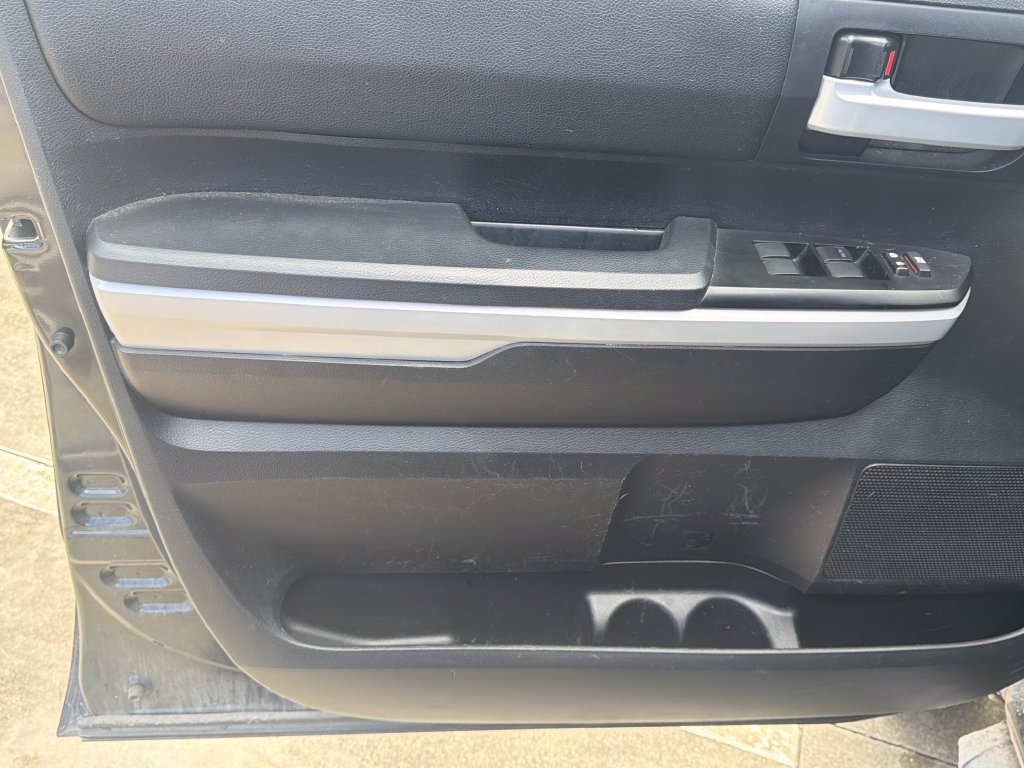 Used 2019 Toyota Tundra SR5 w/ Convenience Package AWD/4WD image 16