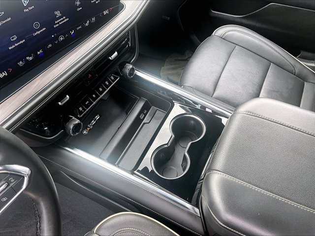 Used 2025 Chevrolet Suburban Premier RWD image 15
