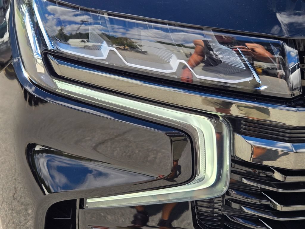 Used 2021 Chevrolet Tahoe RST w/ Luxury Package RWD image 4