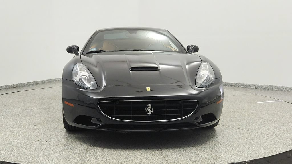 Used 2012 Ferrari California RWD image 8