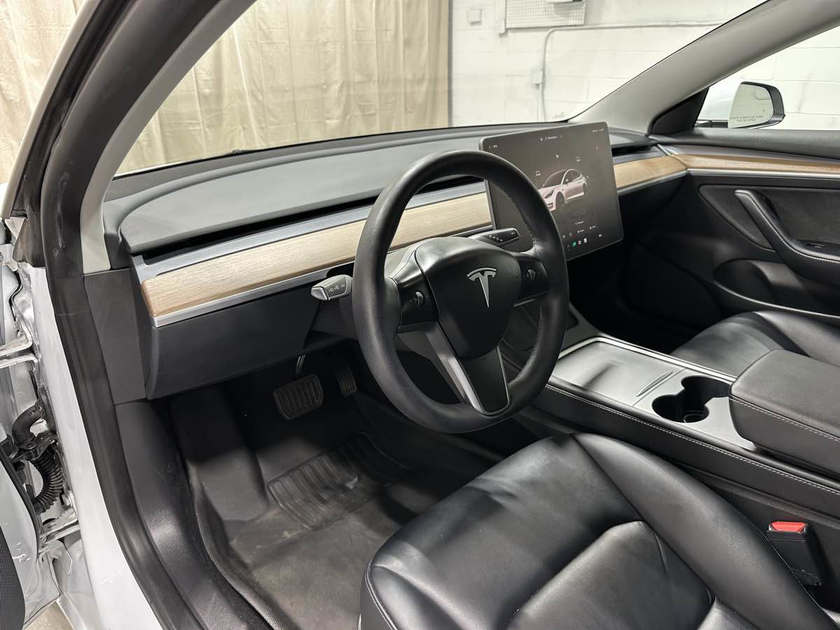 Used 2023 Tesla Model 3 Standard Range image 8