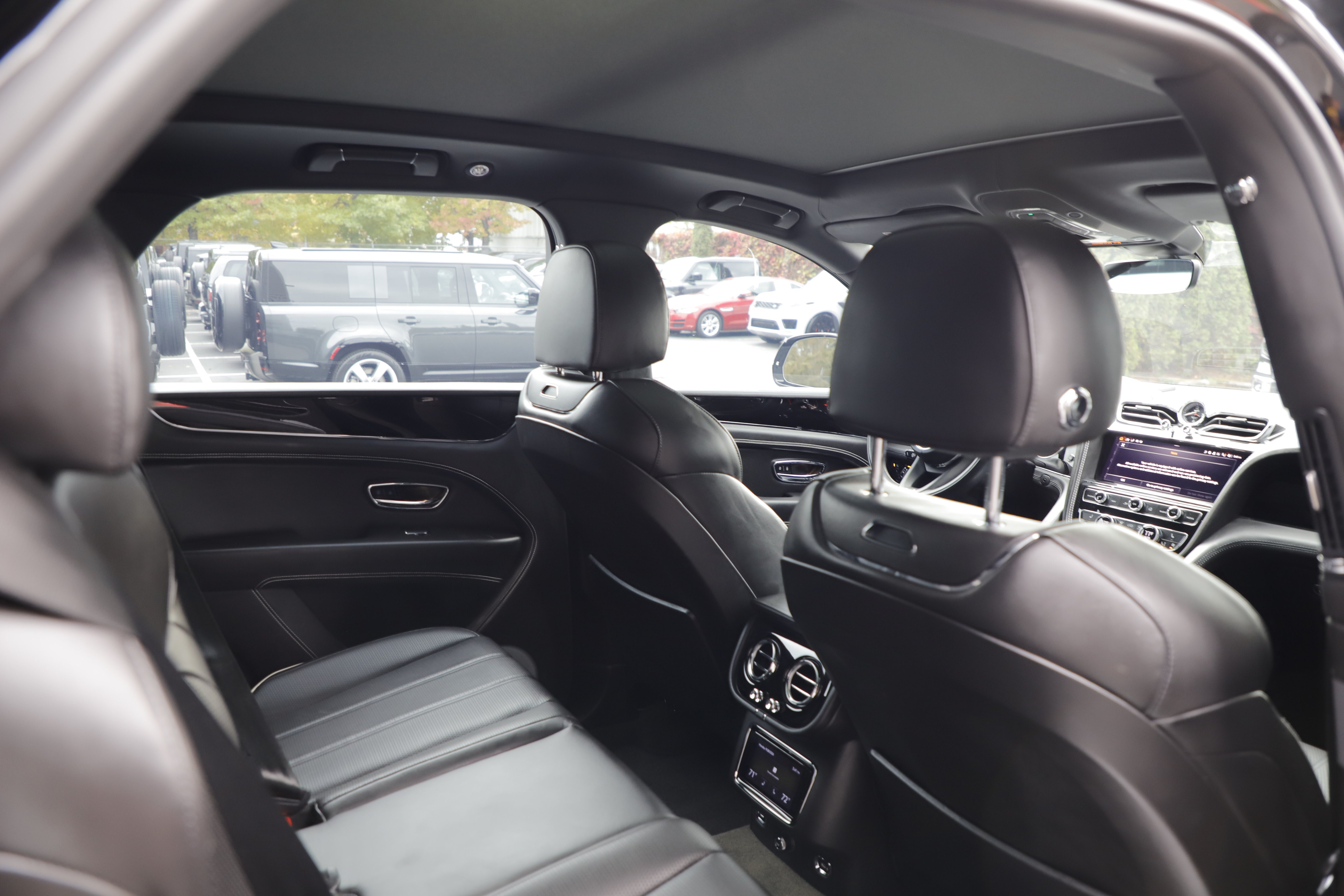 Used 2022 Bentley Bentayga AWD/4WD image 10