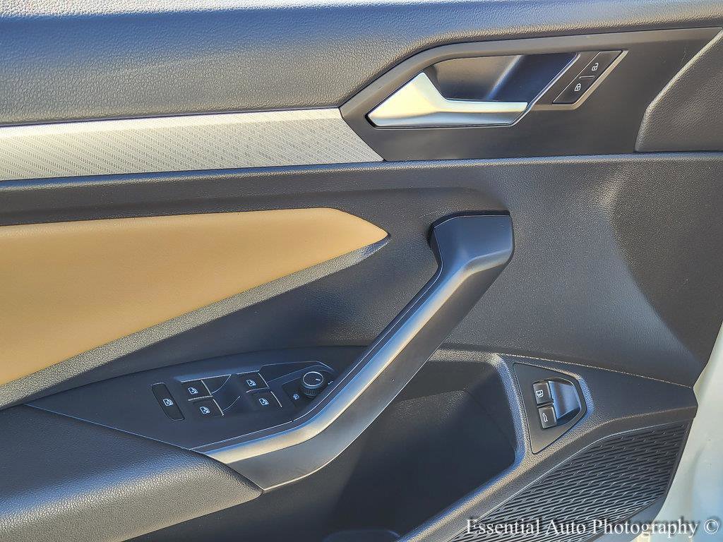 Used 2021 Volkswagen Jetta SE w/ SE Cold Weather Package FWD image 15