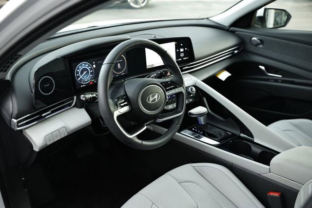 Certified 2025 Hyundai Elantra Limited image 20