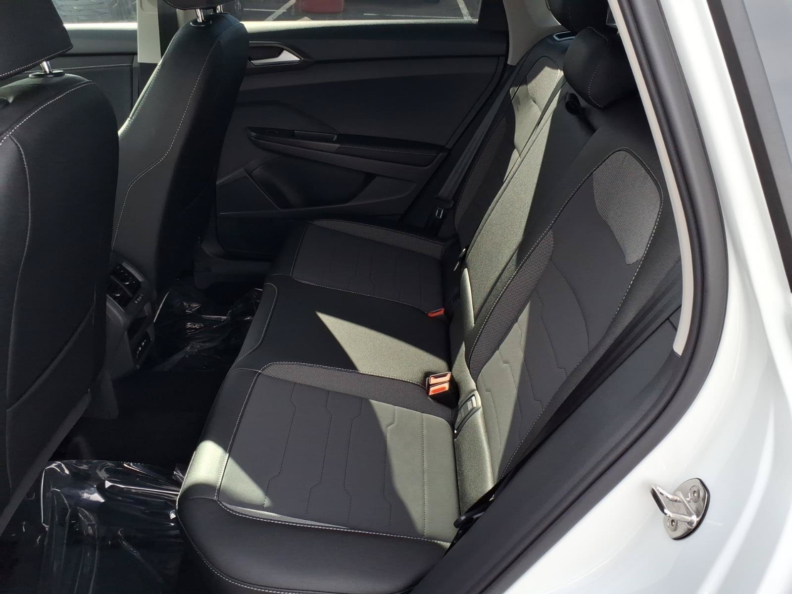 New 2026 Volkswagen Taos SE FWD image 11