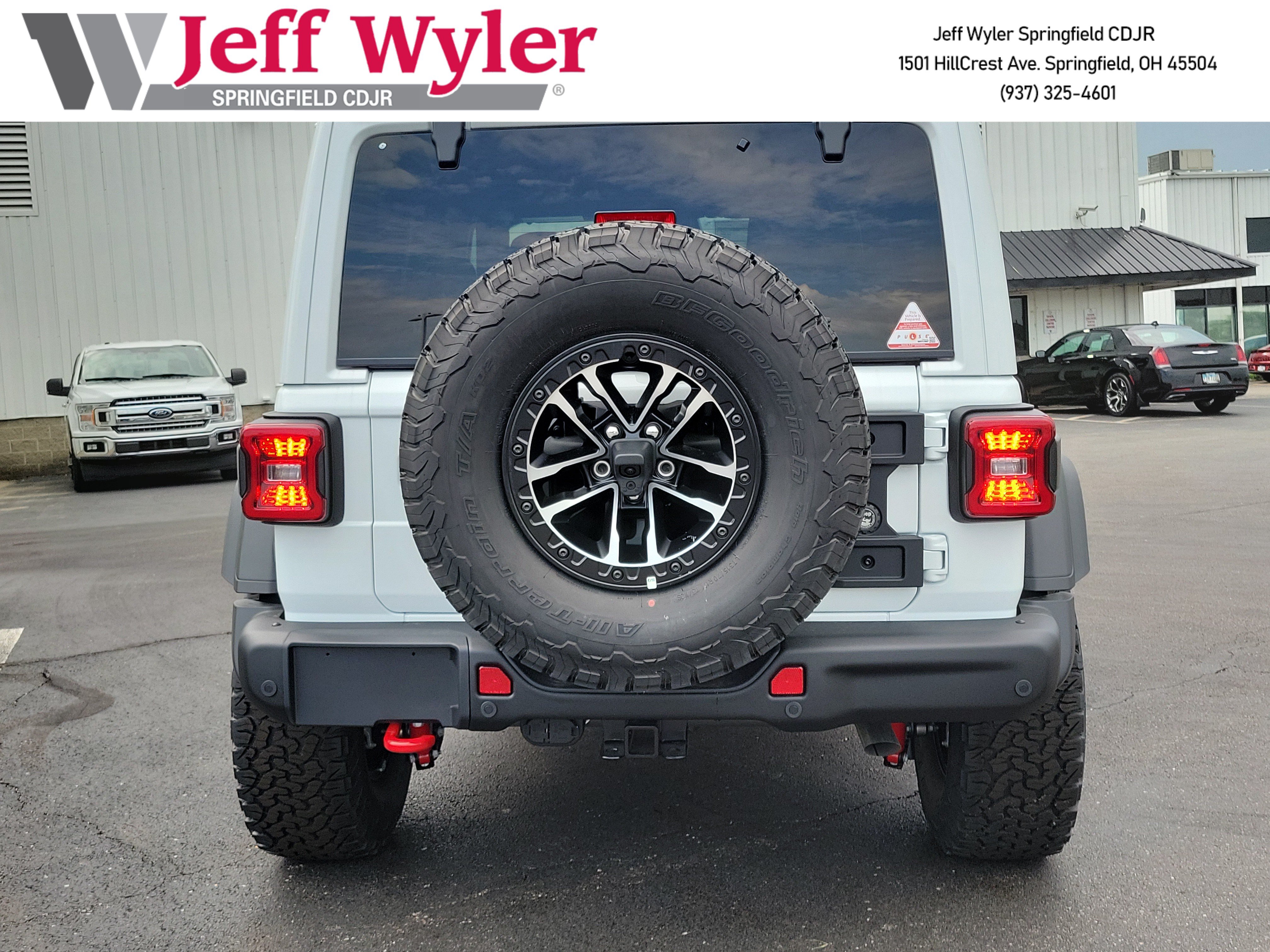 New 2026 Jeep Wrangler Unlimited Rubicon w/ Xtreme 35 Tire Package AWD/4WD image 4