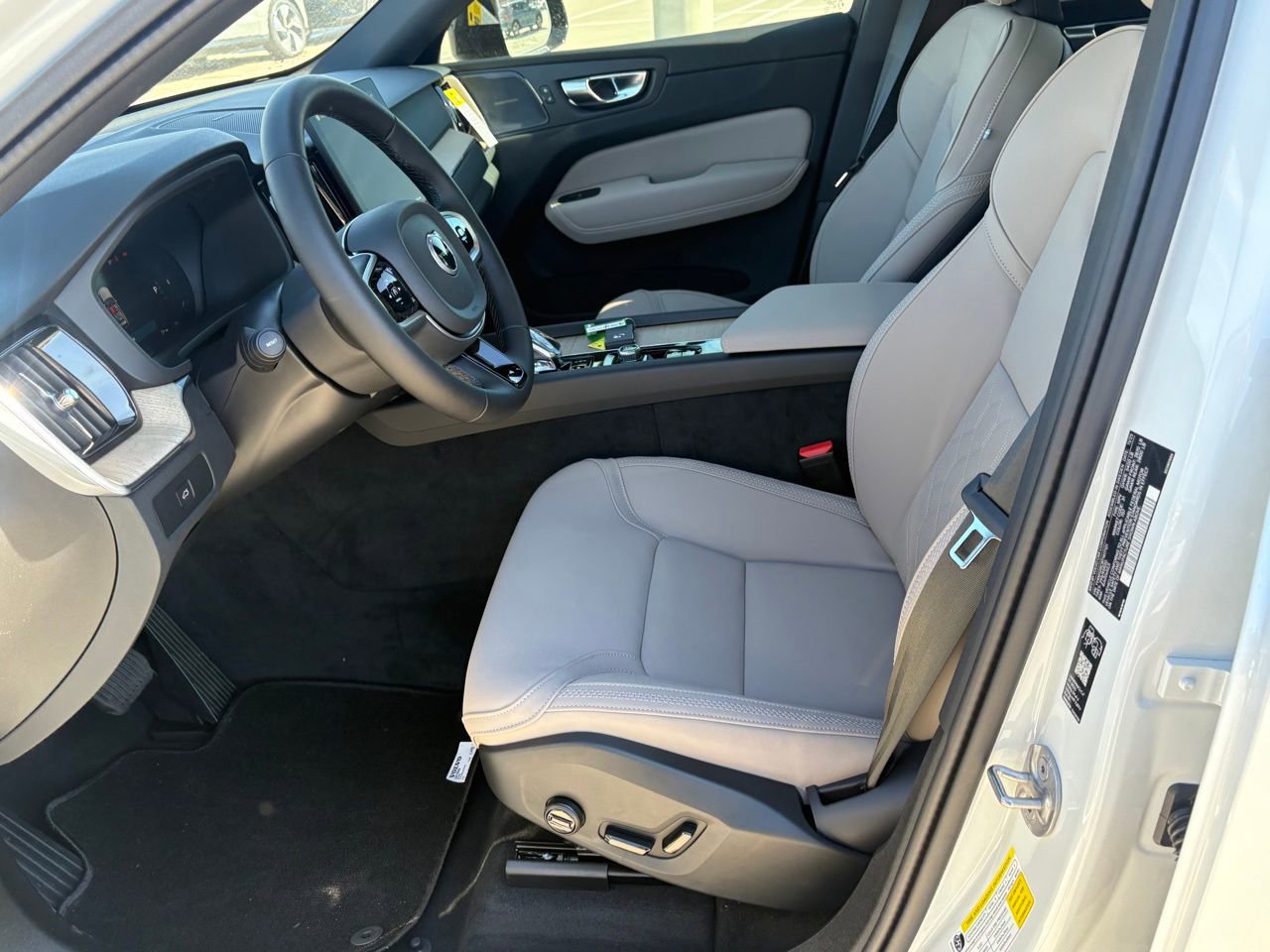 New 2026 Volvo XC60 B5 Plus w/ Protection Package Premier image 19