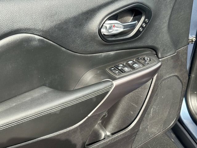 Used 2021 Jeep Cherokee Limited image 16