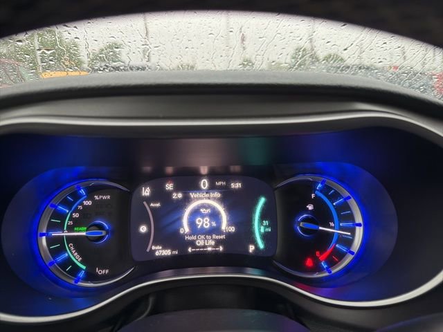 Used 2023 Chrysler Pacifica Touring-L FWD image 36
