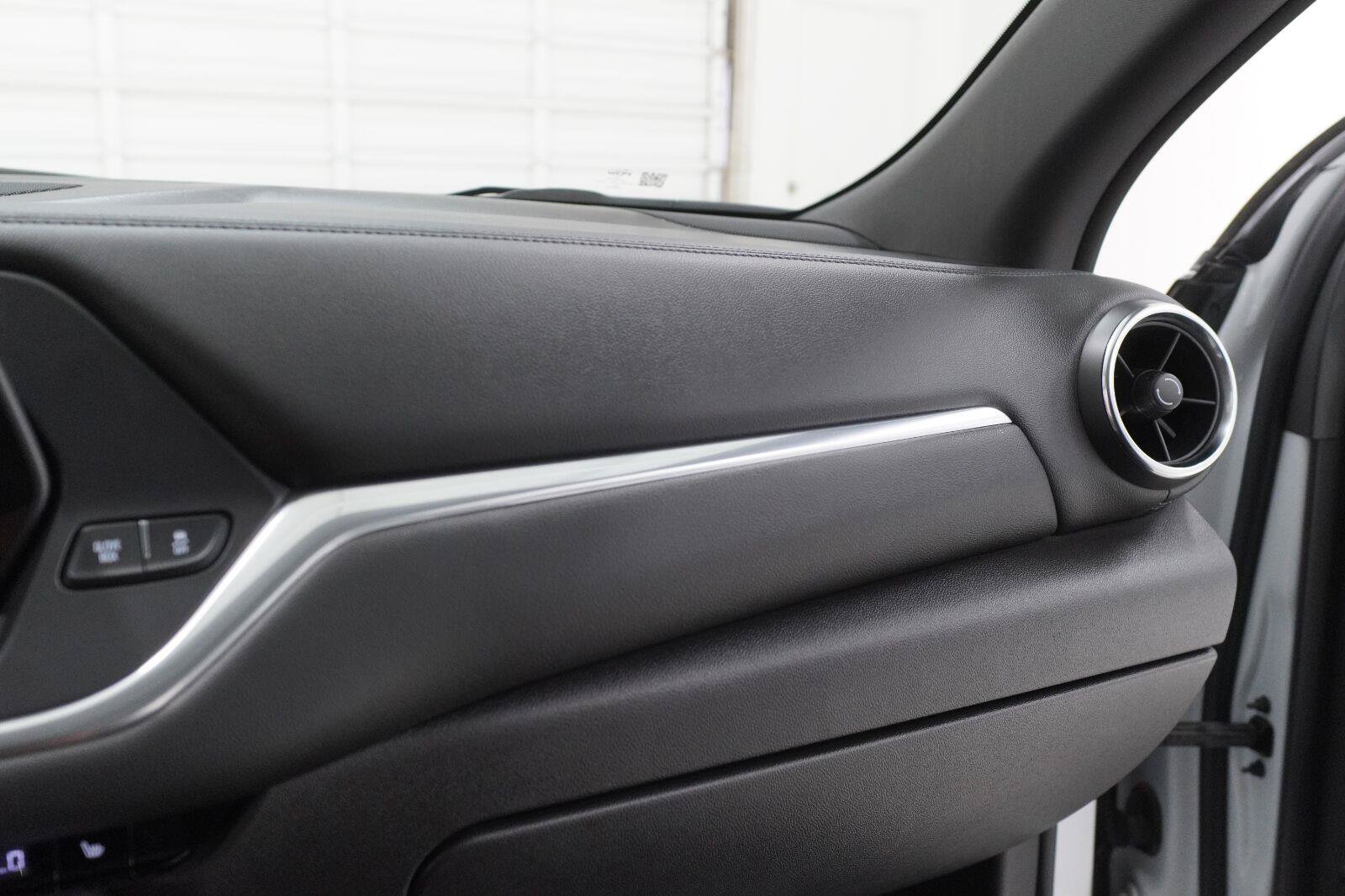 Used 2020 Chevrolet Blazer LT FWD image 19