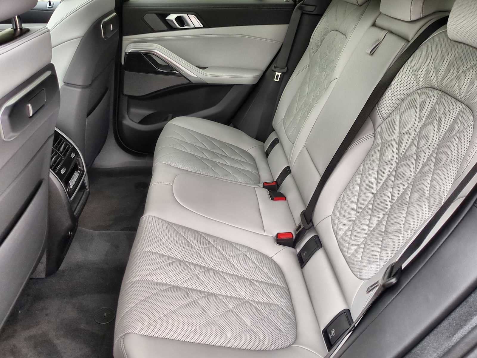 New 2026 BMW X6 xDrive40i w/ Climate Comfort Package image 20