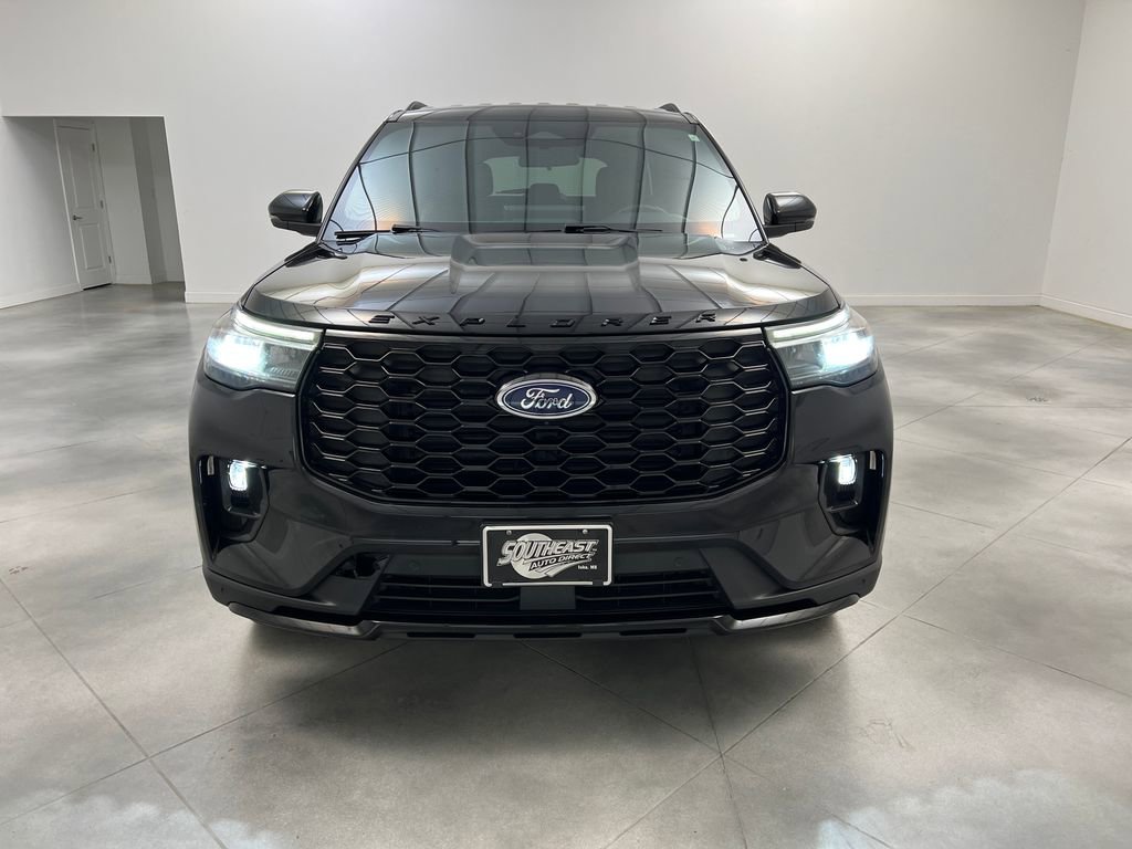 Used 2025 Ford Explorer ST-Line w/ ST-Line Street Pack AWD/4WD image 2