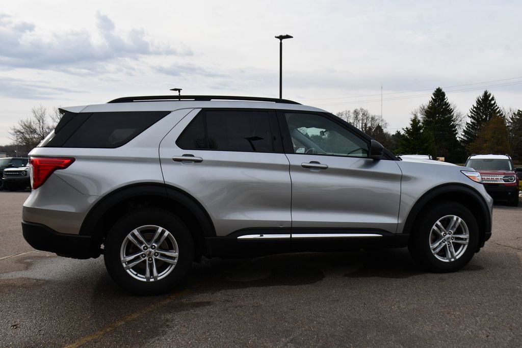 Used 2023 Ford Explorer XLT w/ Equipment Group 202A AWD/4WD image 7