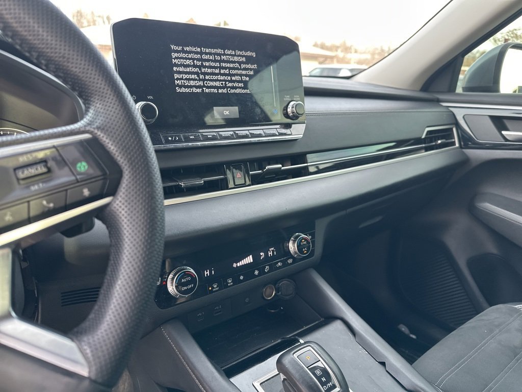 Used 2022 Mitsubishi Outlander SE image 13