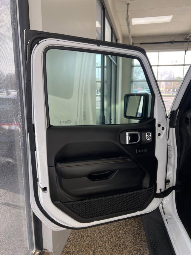 Used 2021 Jeep Gladiator Overland image 16