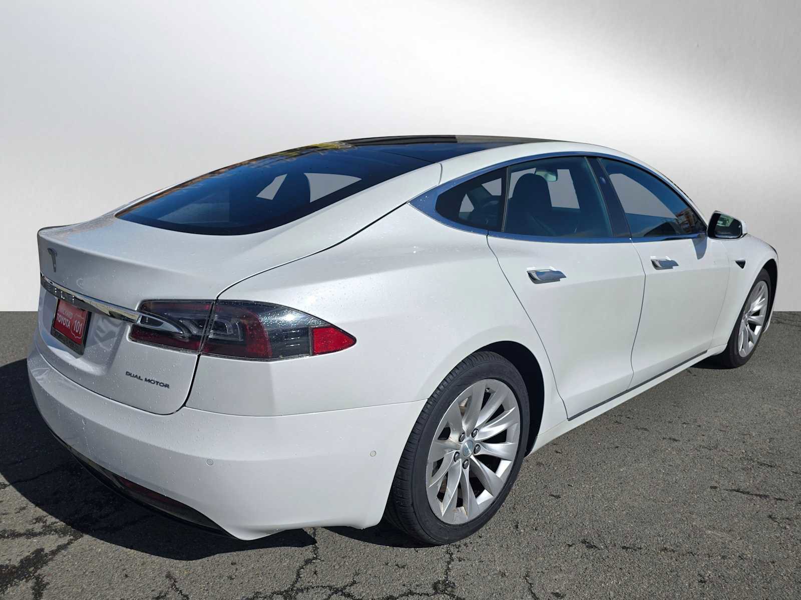 Used 2019 Tesla Model S Standard Range image 3