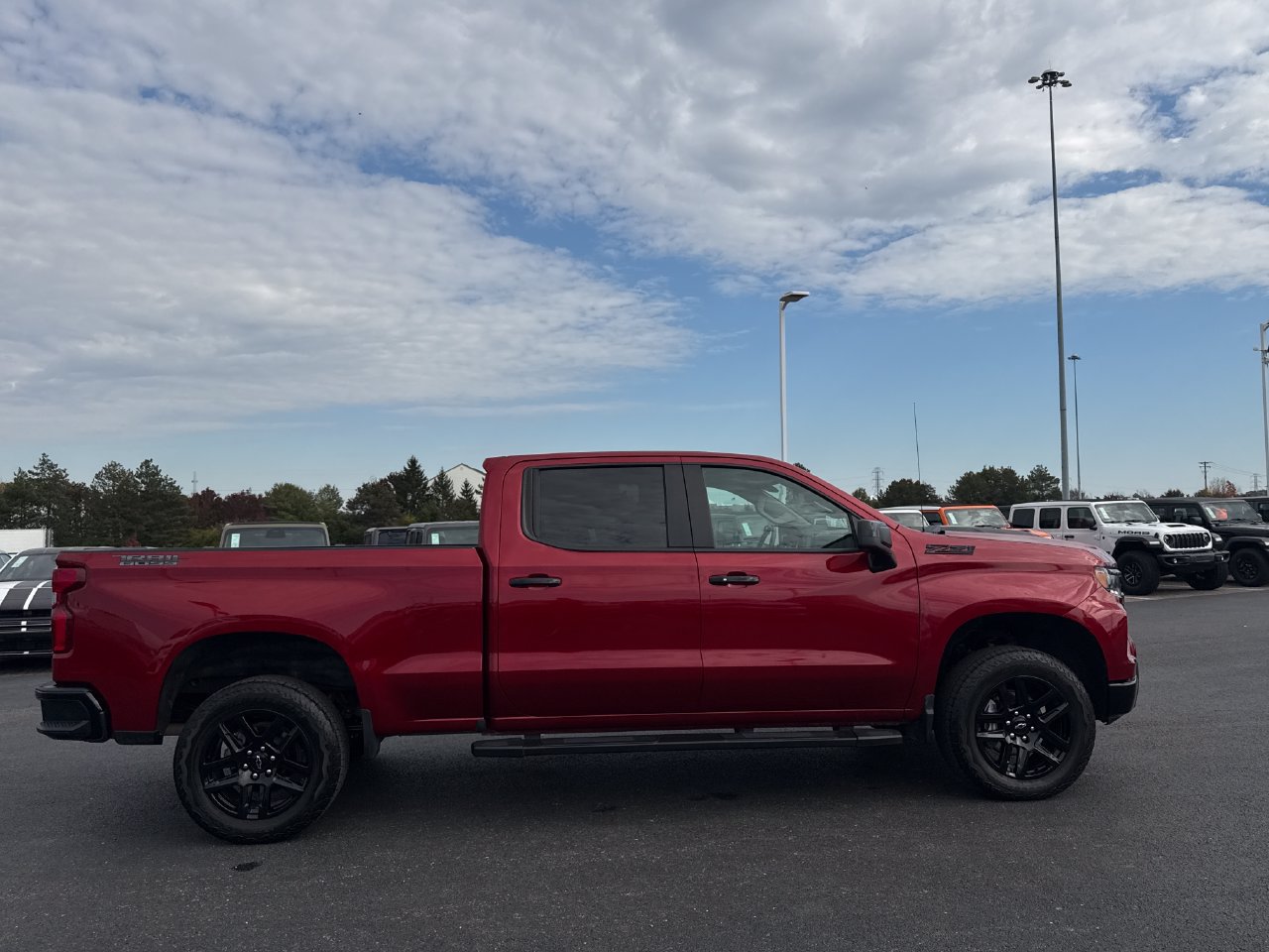 Used 2024 Chevrolet Silverado 1500 LT Trail Boss w/ Convenience Package II AWD/4WD image 2