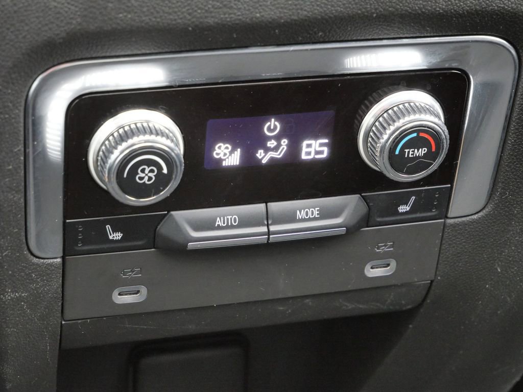 Used 2022 GMC Yukon Denali w/ Denali Premium Package image 37