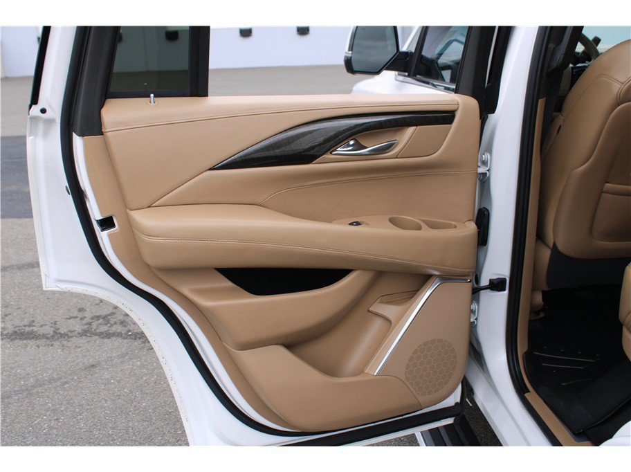 Used 2018 Cadillac Escalade Platinum AWD/4WD image 13