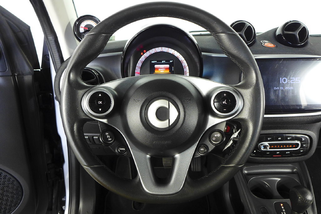 Used 2016 smart fortwo Proxy RWD image 27