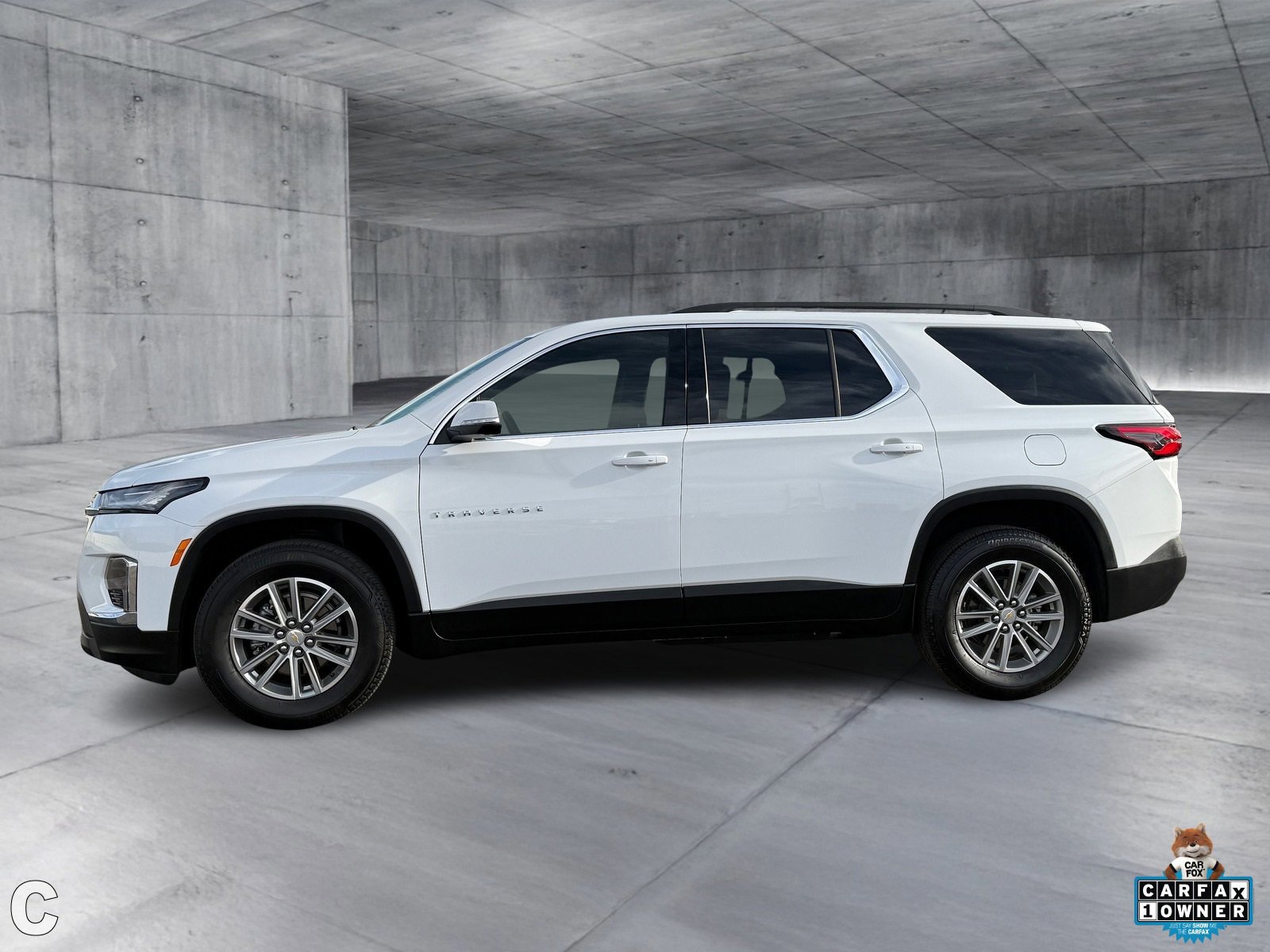 Certified 2023 Chevrolet Traverse LT image 2
