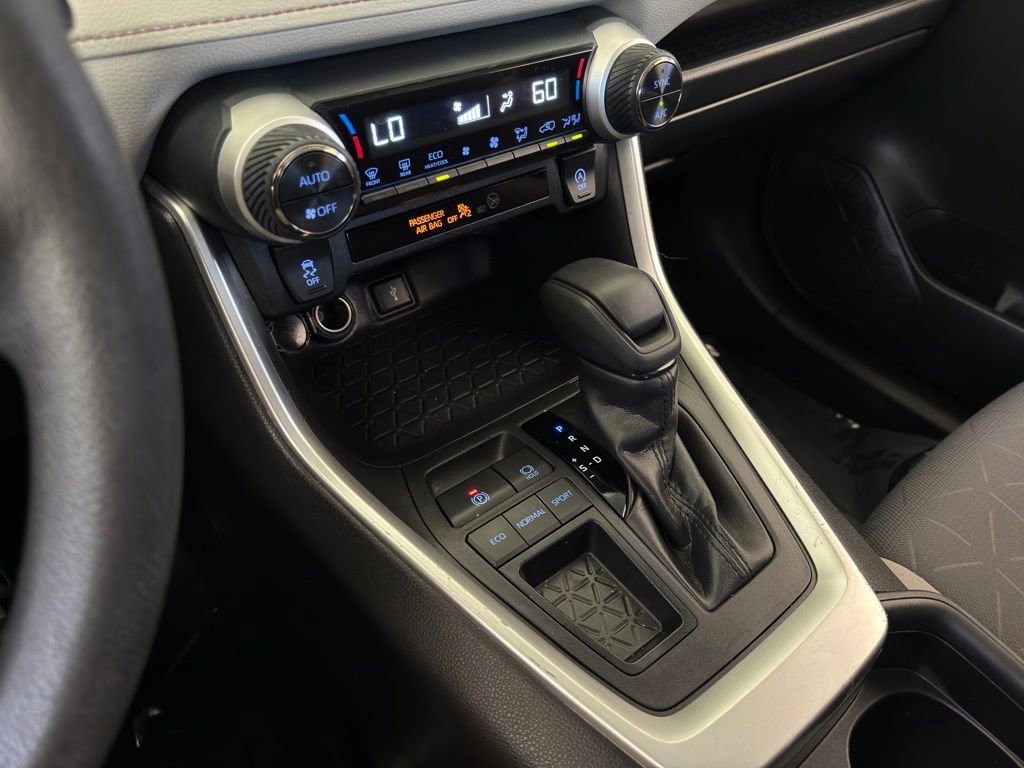 Used 2021 Toyota RAV4 XLE FWD image 21