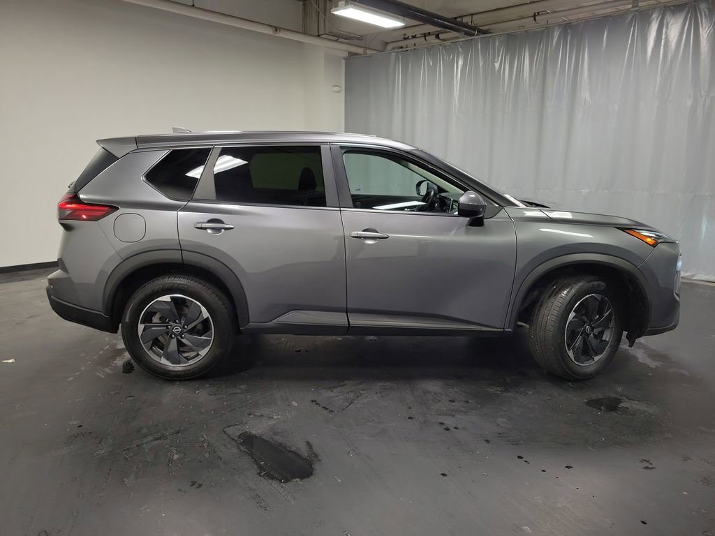Used 2024 Nissan Rogue SV image 9